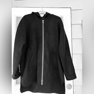 Banana Republic sleek, double zipper car coat. Size large, 90% wool 10% nylon.